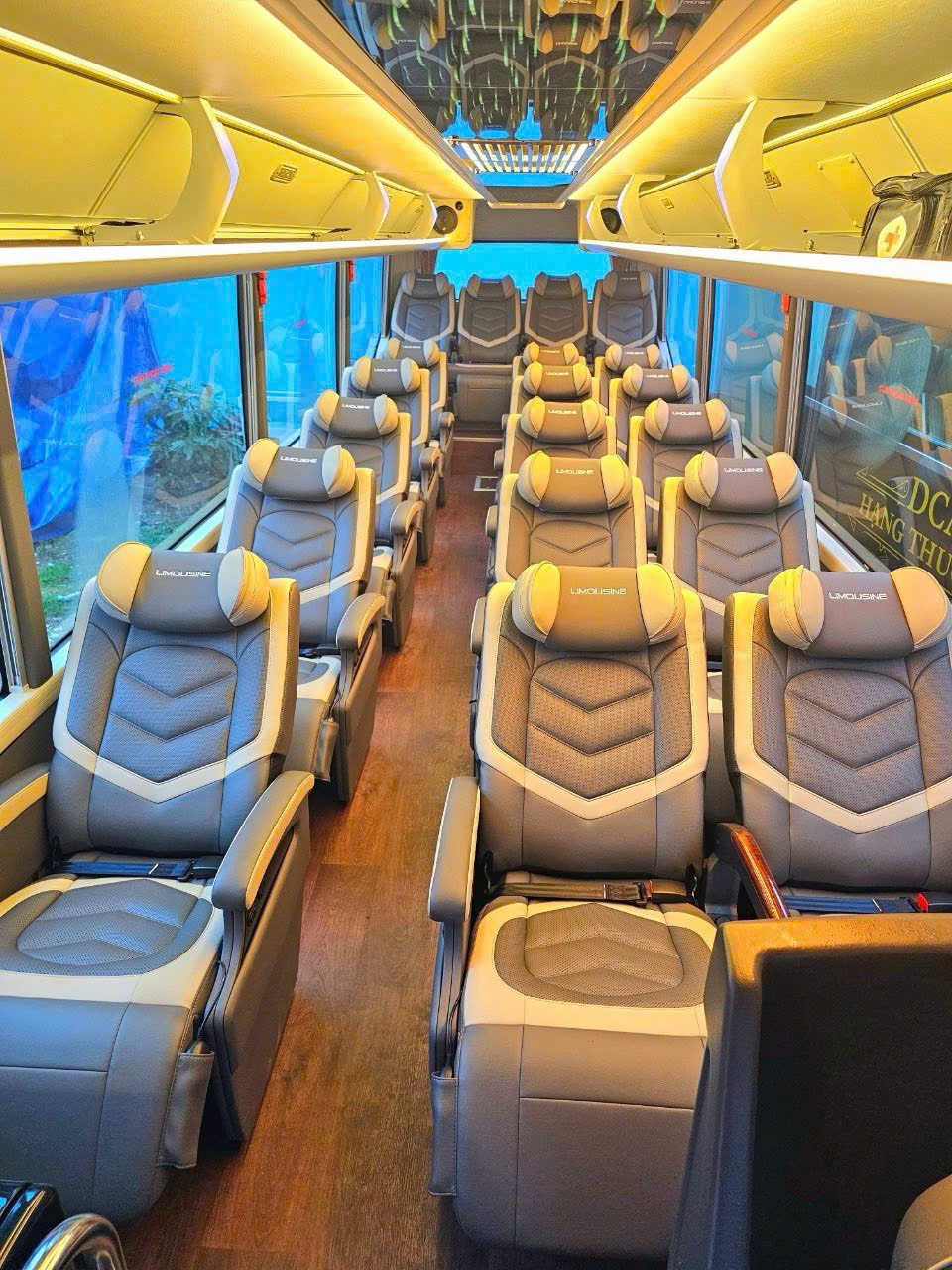 limousine bus transfer da nang