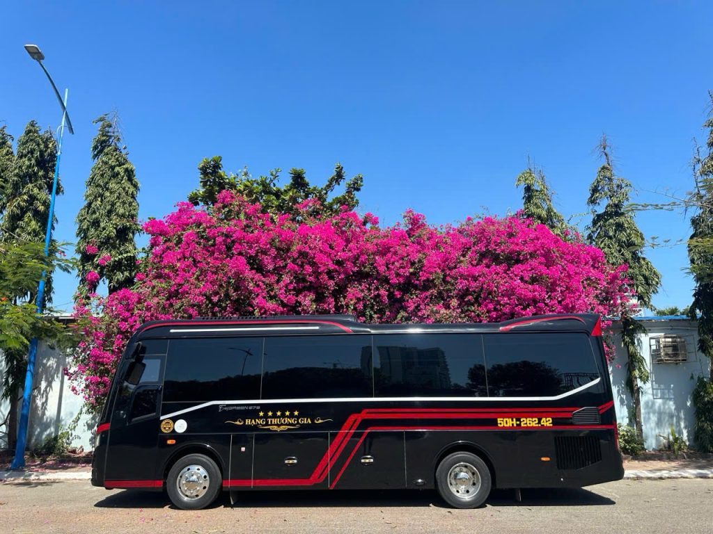limousine bus transfer da nang