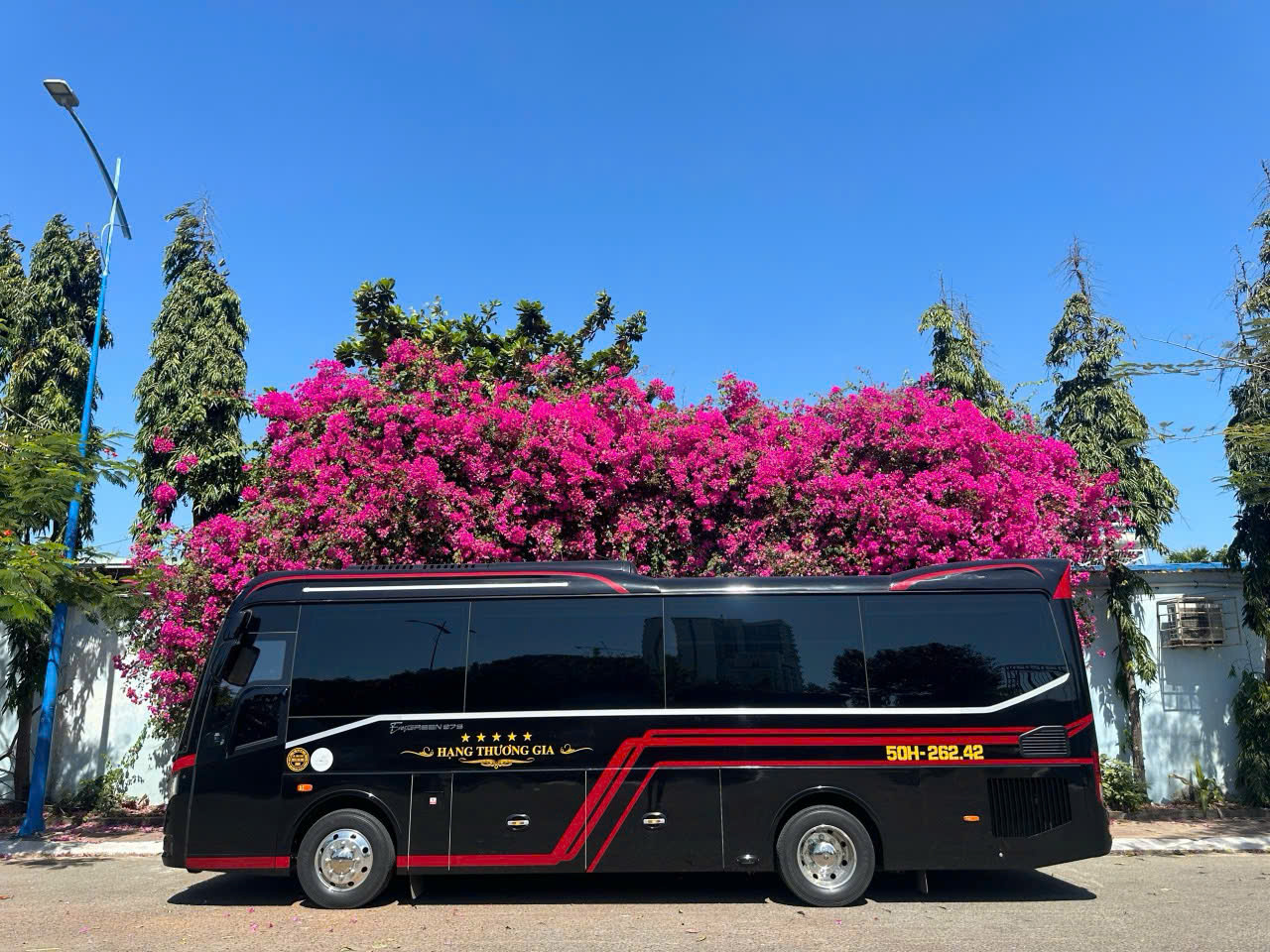 limousine bus transfer da nang