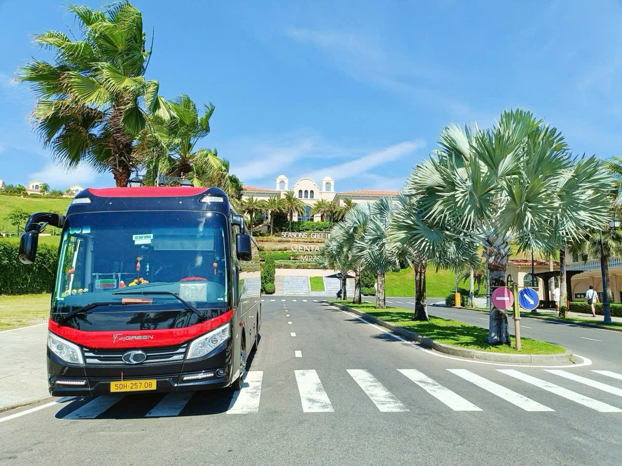 limousine bus transfer da nang